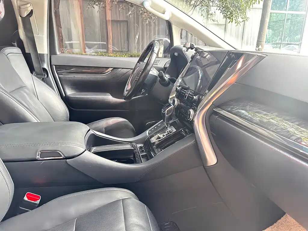 Toyota Vellfire — миниатюра 7