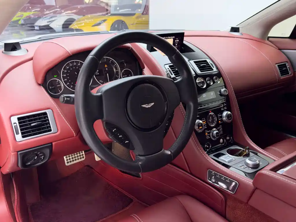 Aston Martin Rapide — миниатюра 18