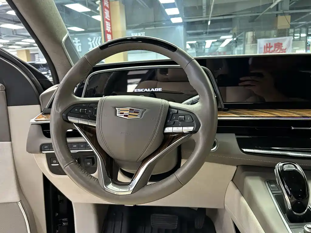 Cadillac Escalade — миниатюра 5