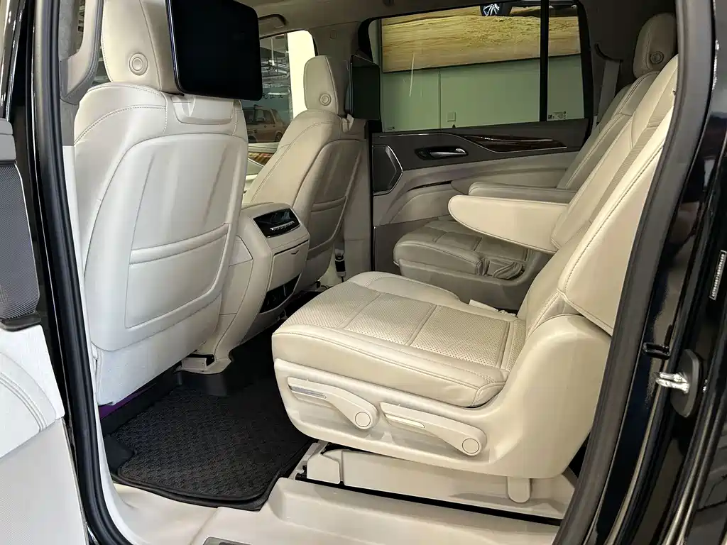 Cadillac Escalade — миниатюра 9