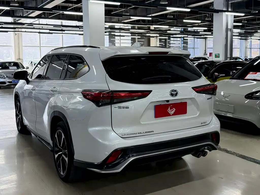 Toyota Crown Kluger — миниатюра 7