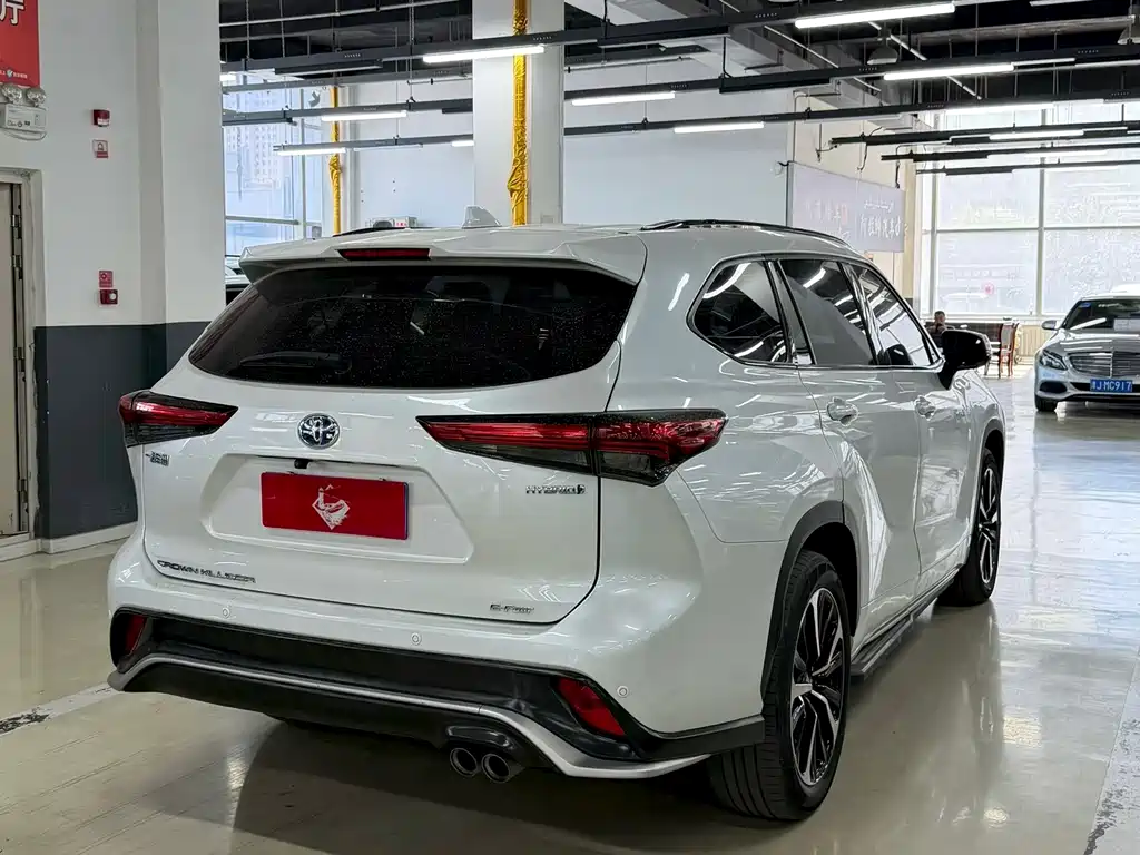 Toyota Crown Kluger — миниатюра 9