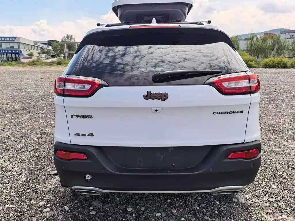 Jeep Cherokee — миниатюра 5