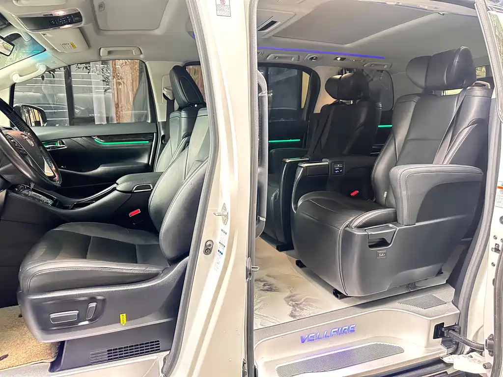 Toyota Vellfire — миниатюра 12