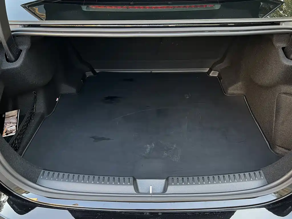 Mercedes-Benz E-Class — миниатюра 18