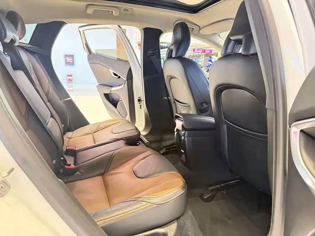 Volvo V40 — миниатюра 12