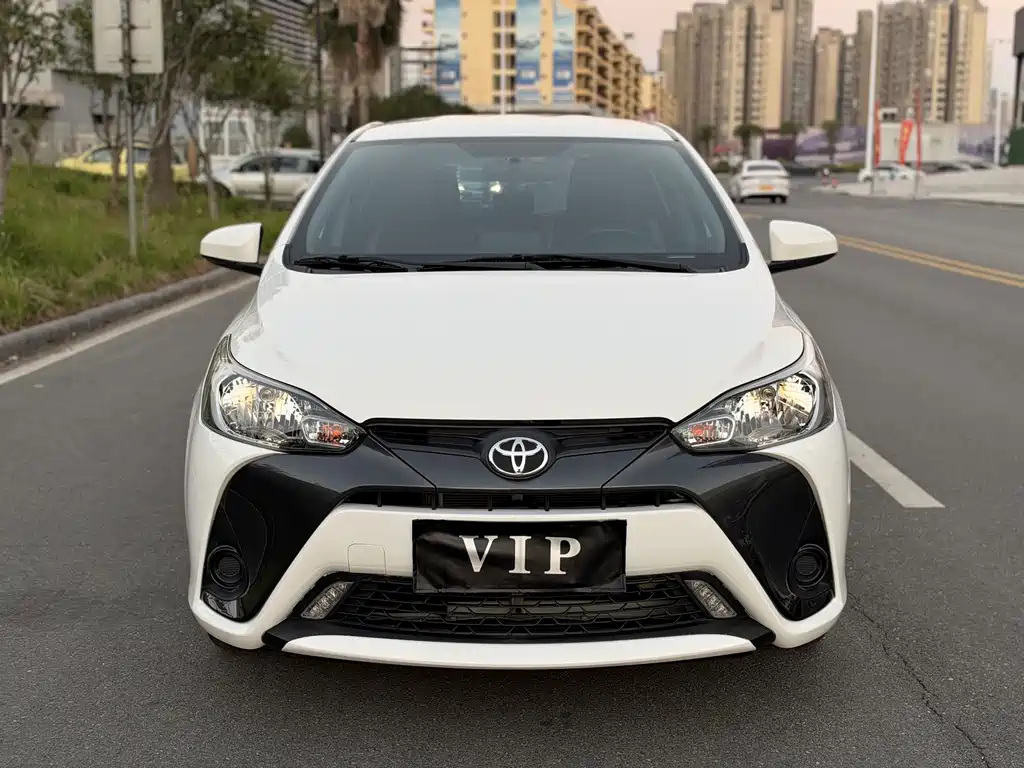 Toyota Yaris L — миниатюра 2