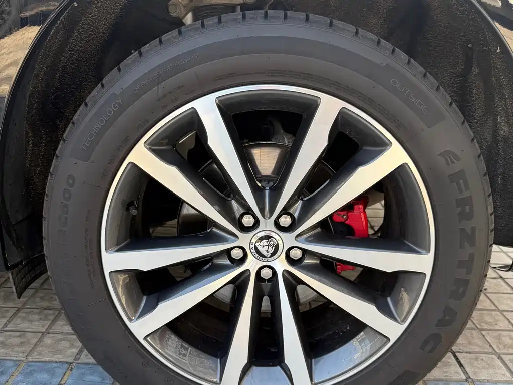 Jaguar F-PACE — миниатюра 12