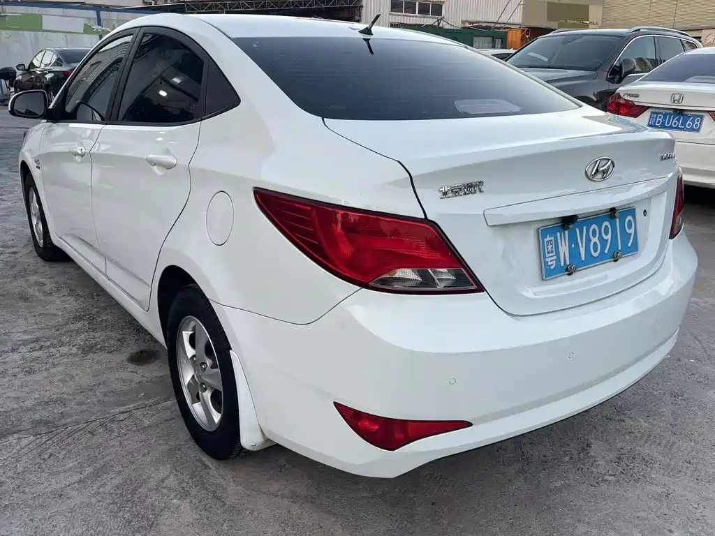 Hyundai Verna — миниатюра 7
