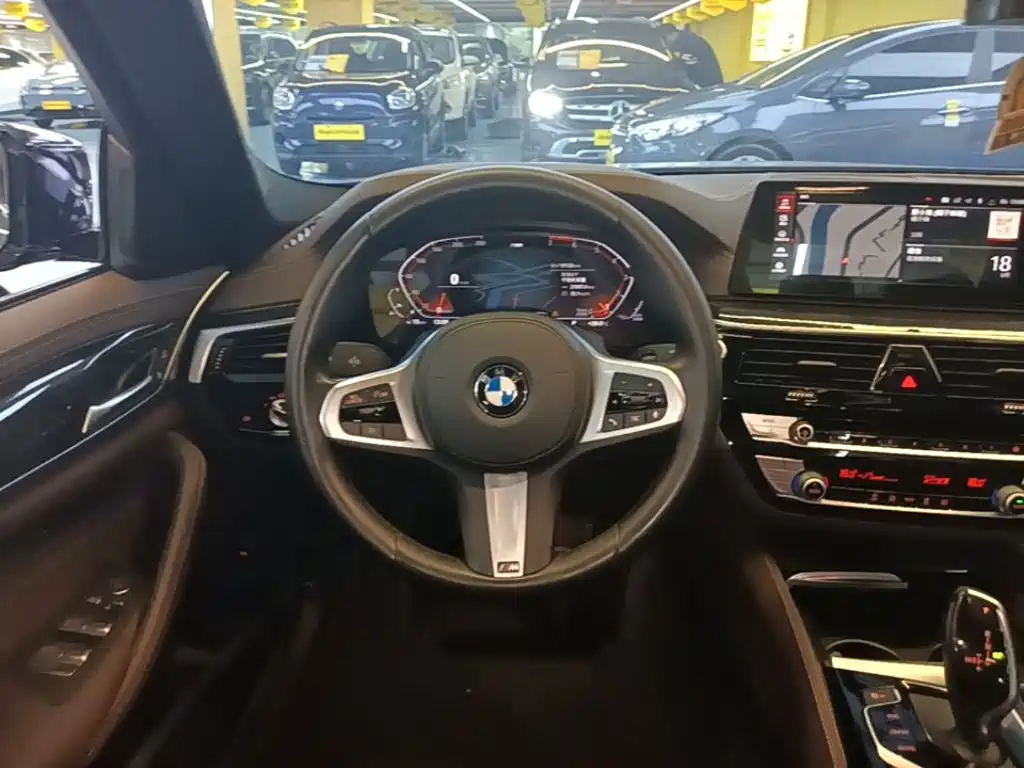 BMW 5 Series — миниатюра 7