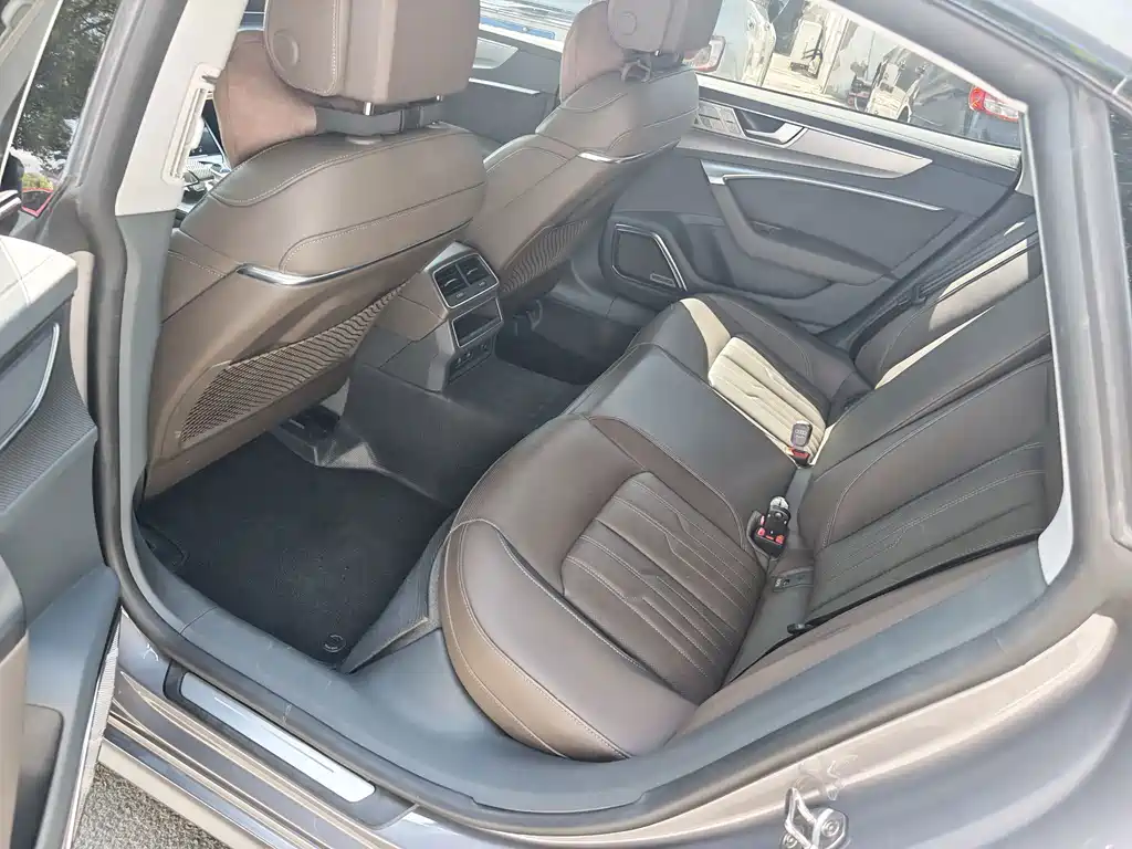 Audi A7L — миниатюра 3