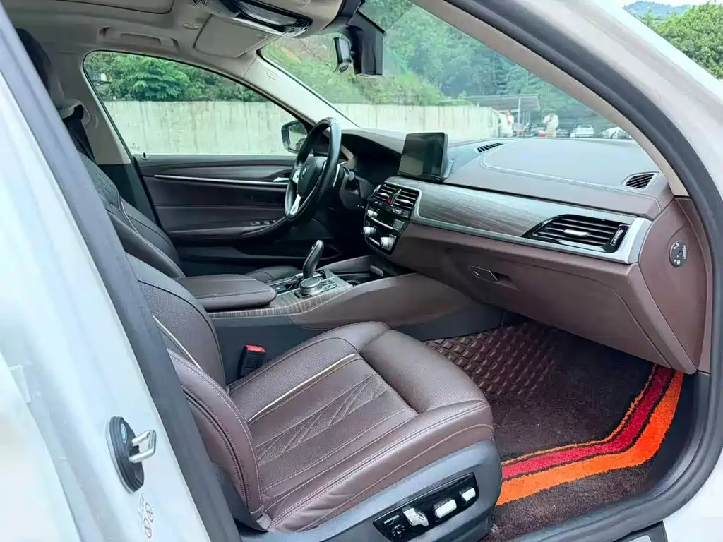 BMW 5 Series — миниатюра 9
