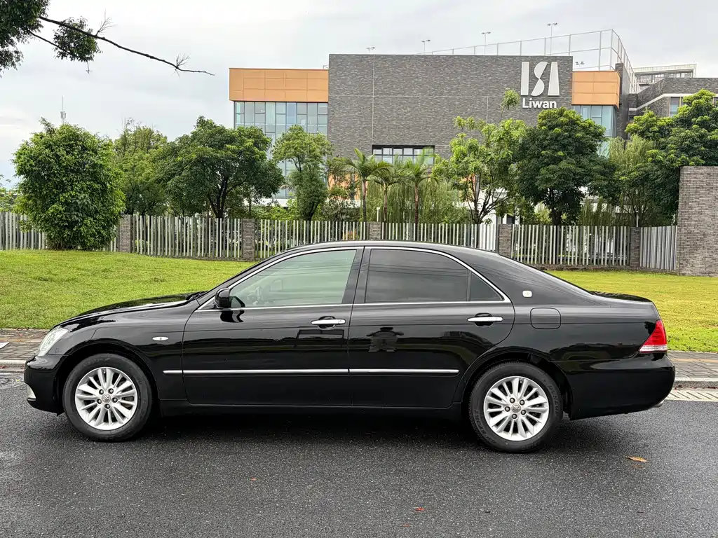 Toyota Crown — миниатюра 17