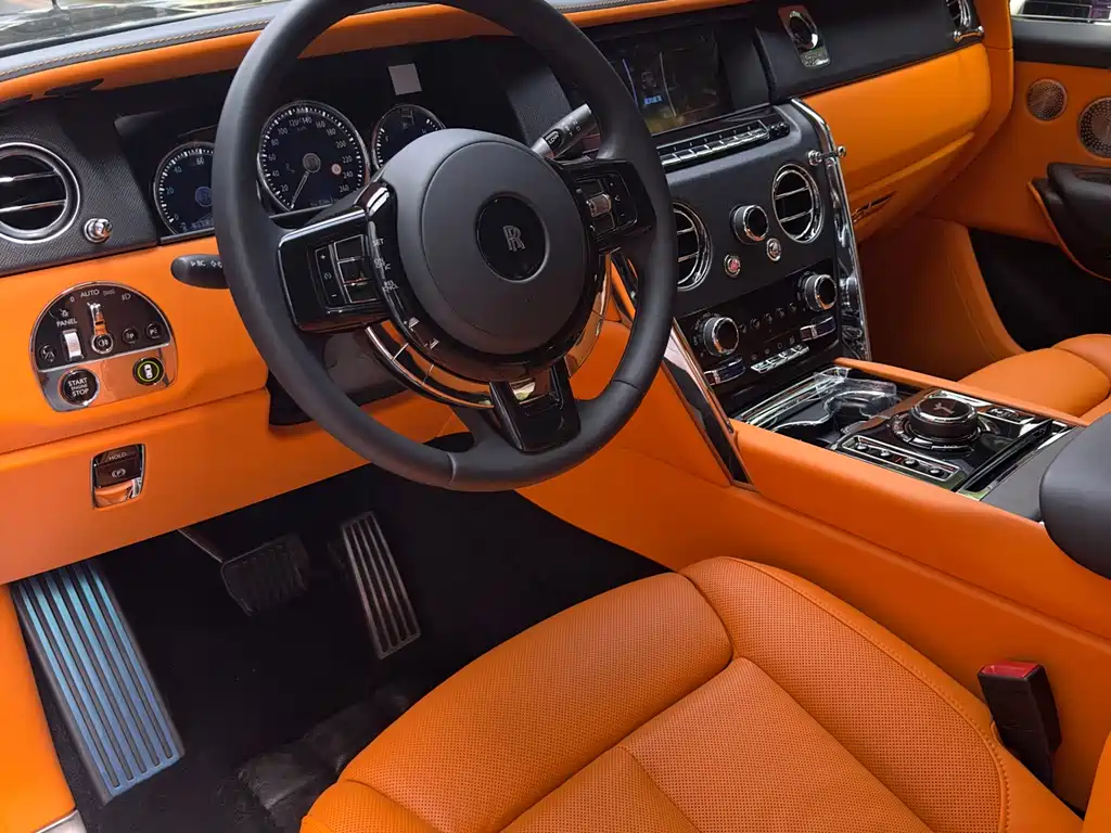 Rolls-Royce Cullinan 2024 мест