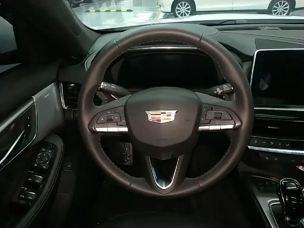 Cadillac CT5 — миниатюра 11