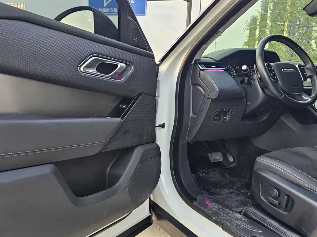 Land Rover Velar — миниатюра 16
