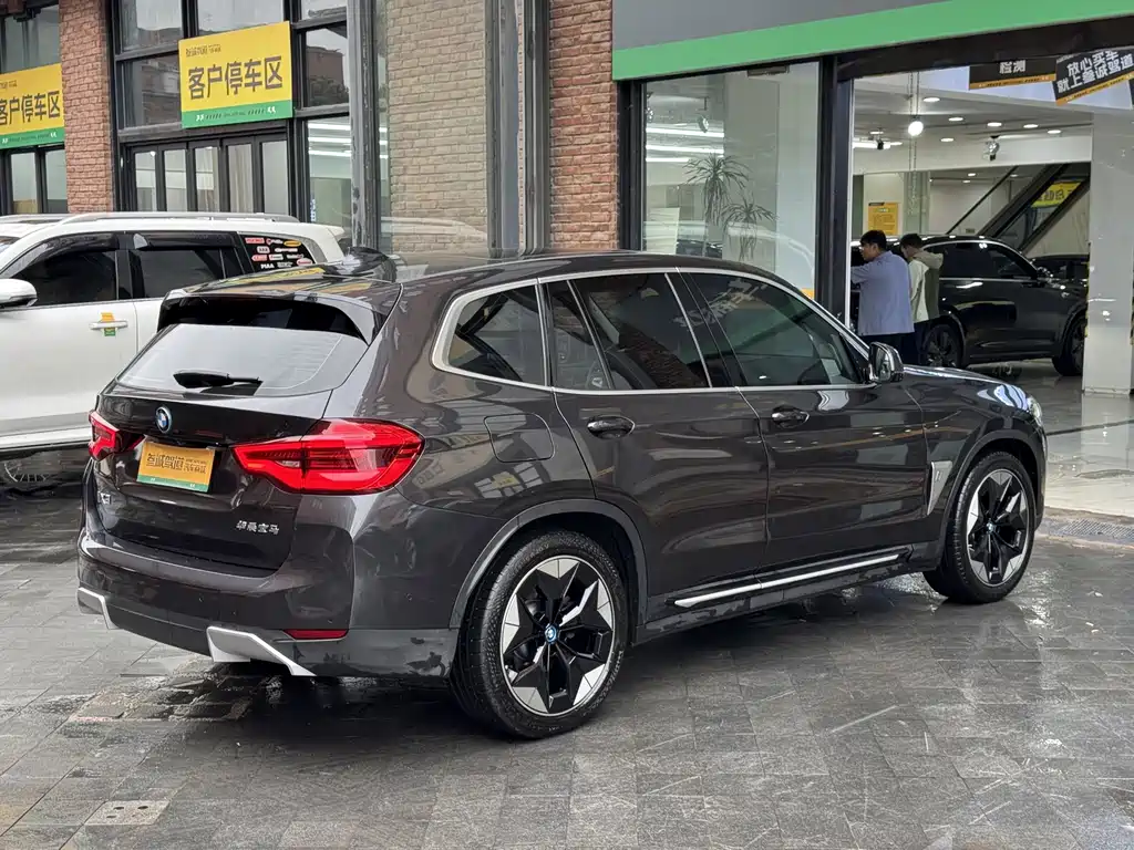 BMW iX3 — миниатюра 7