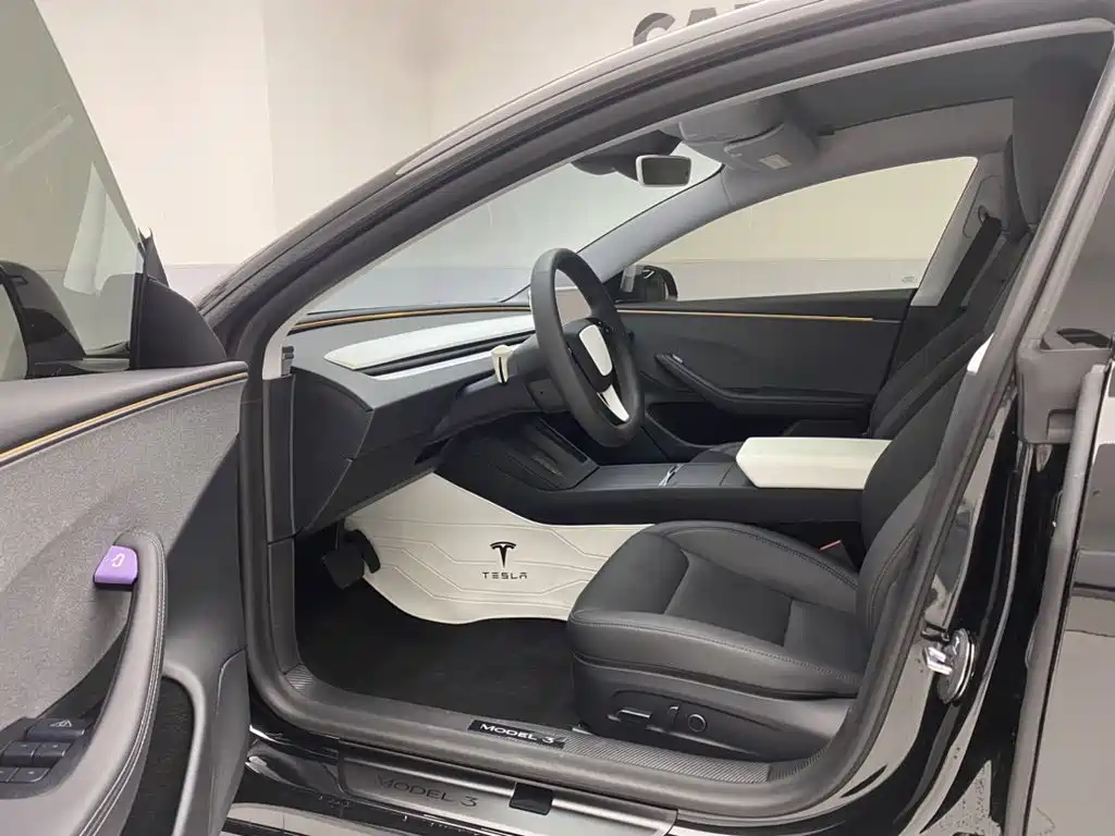 Tesla Model 3 — миниатюра 17