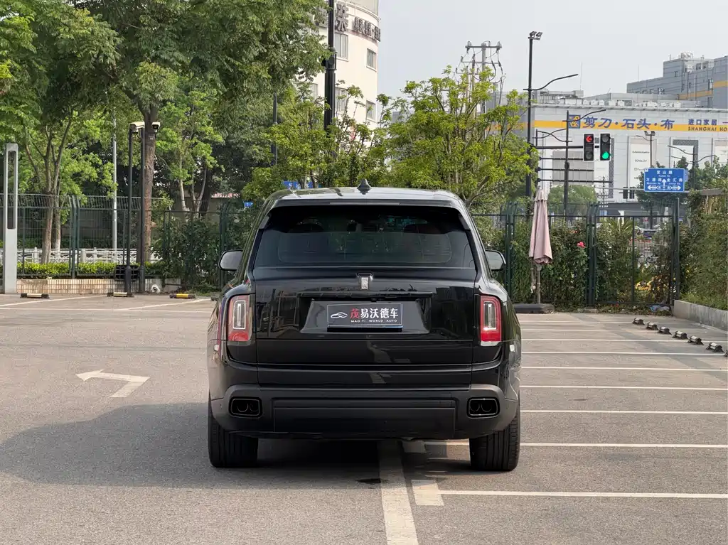 Rolls-Royce Cullinan 2024 мест