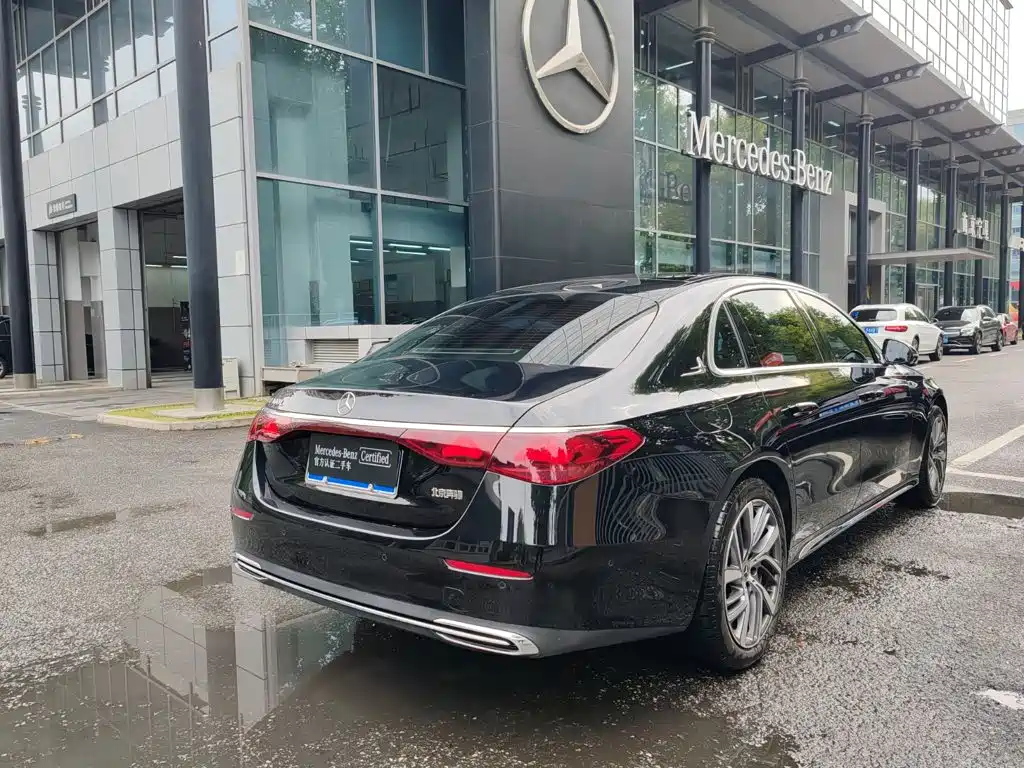 Mercedes-Benz E-Class — миниатюра 3