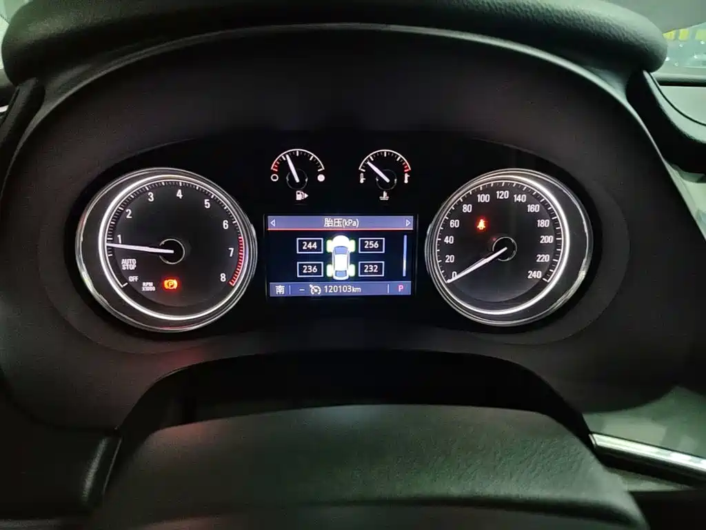 Buick LaCrosse — миниатюра 12
