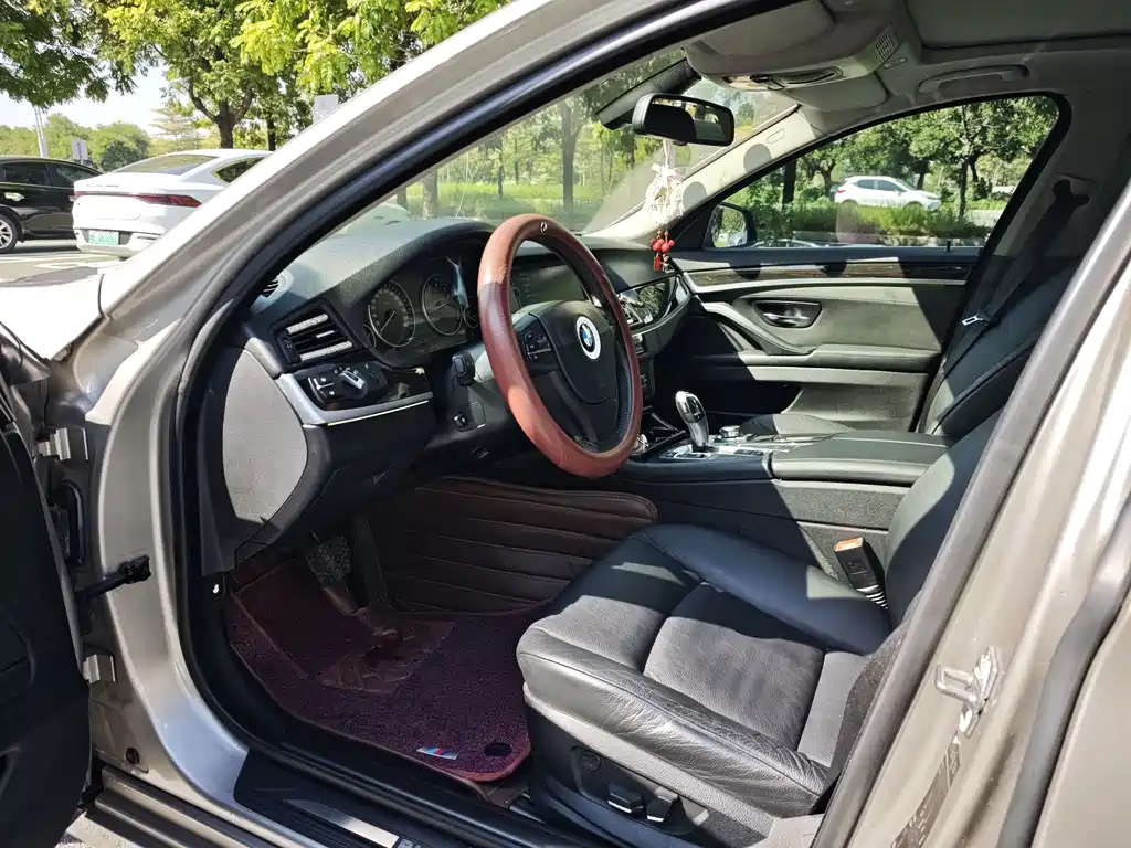 BMW 5 Series — миниатюра 6