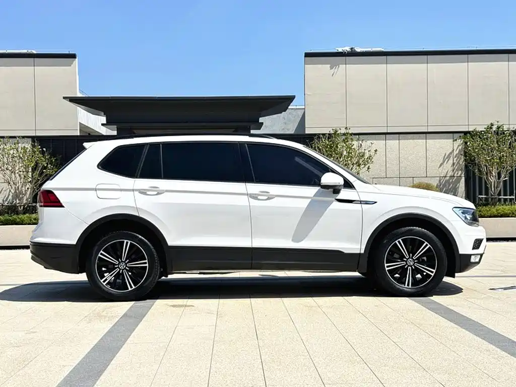 Volkswagen Tiguan L — миниатюра 7