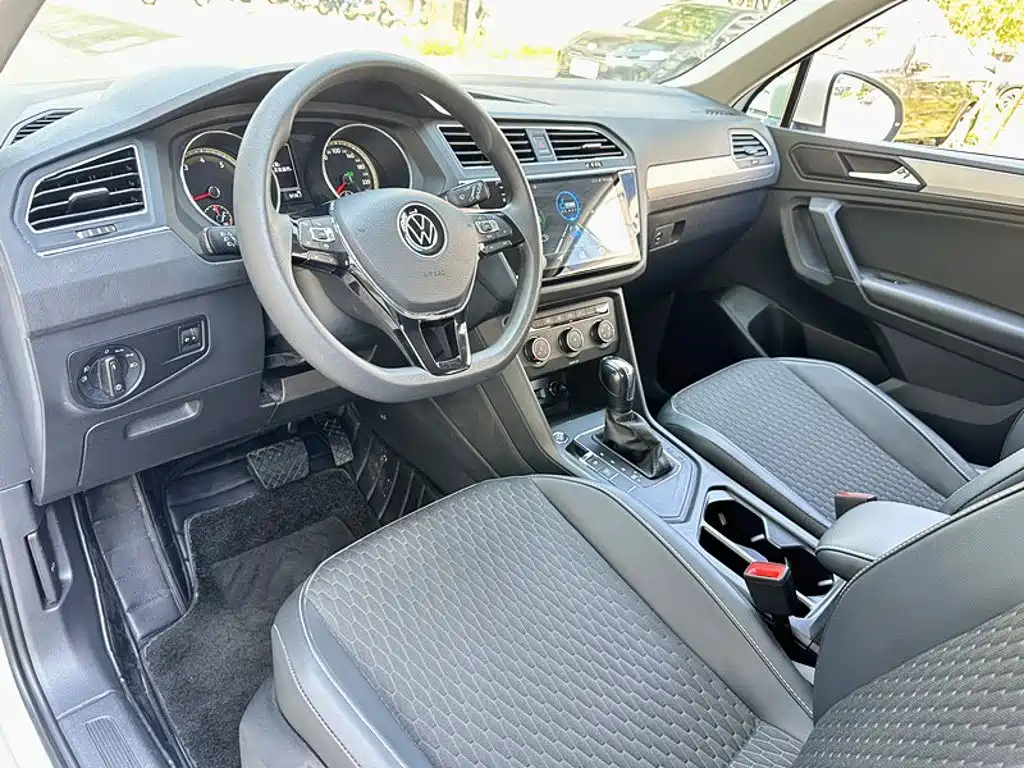 Volkswagen Tiguan L — миниатюра 11