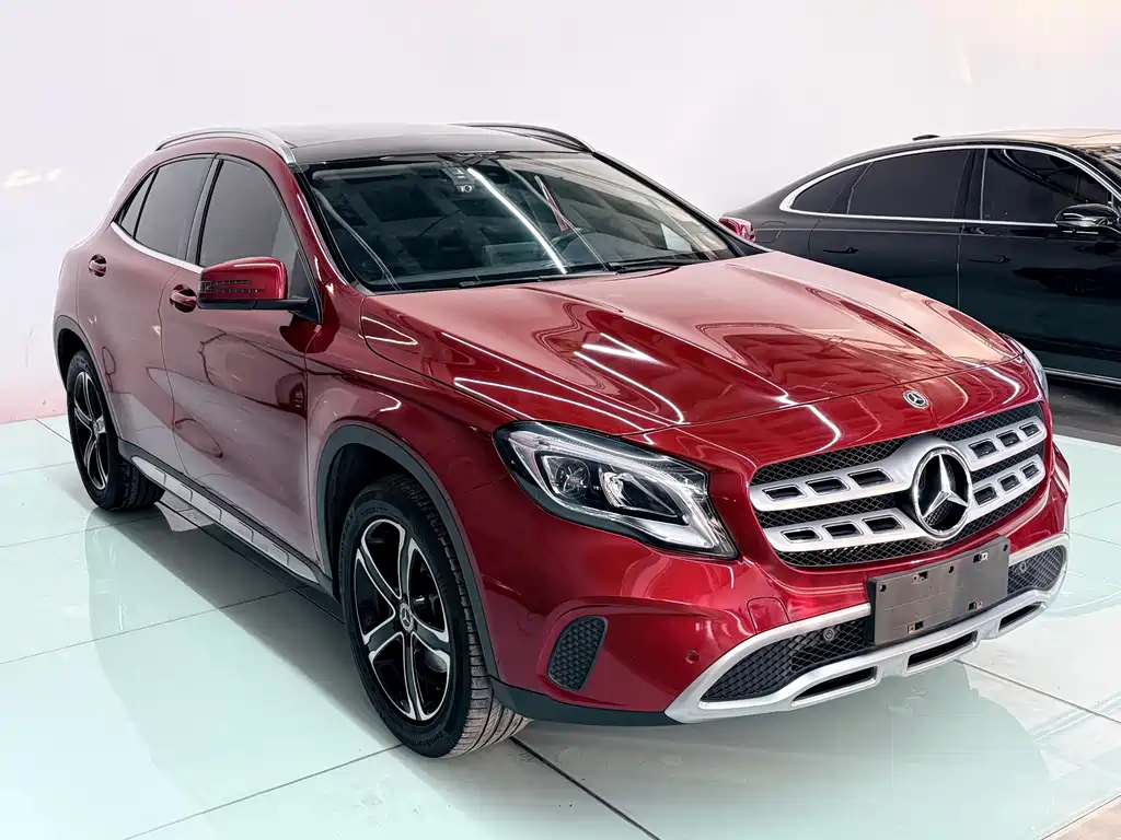 MERCEDES-BENZ GLA