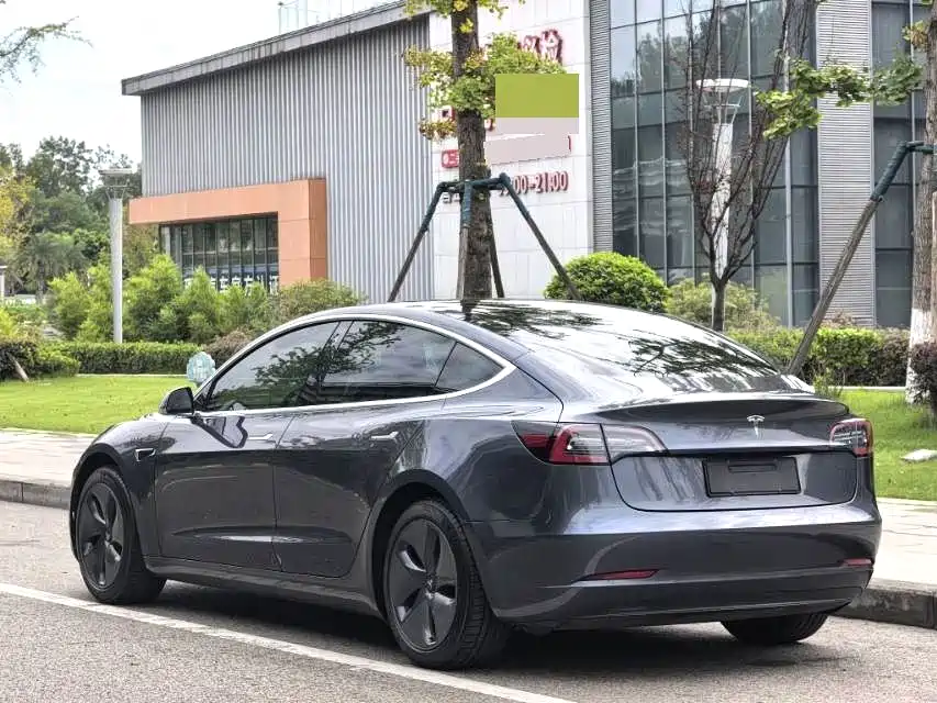 Tesla Model 3 — миниатюра 8