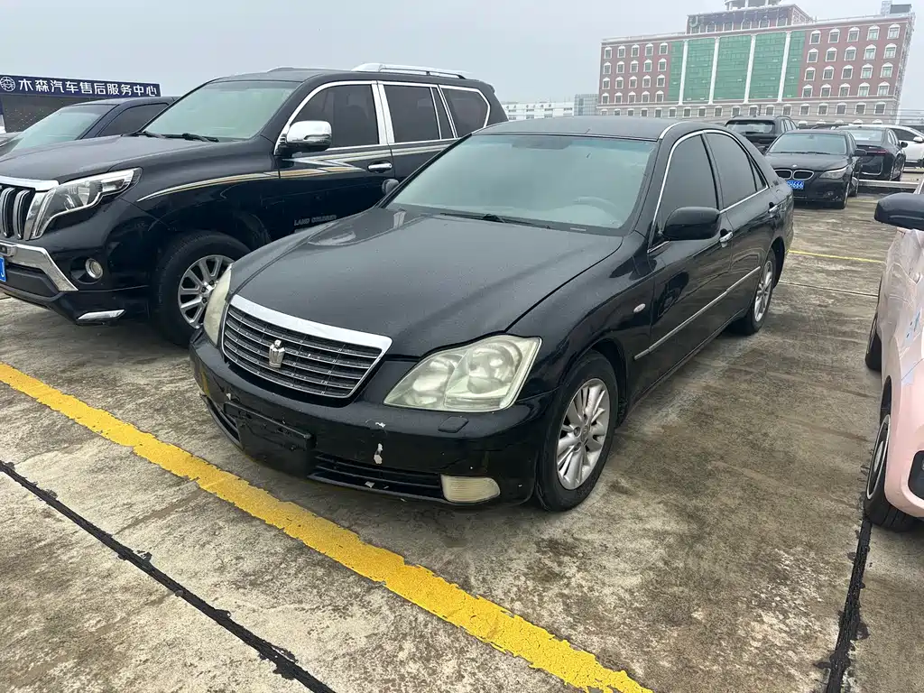Купить Toyota Crown