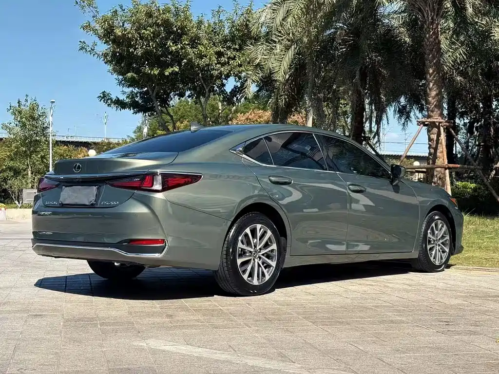 Lexus ES — миниатюра 6