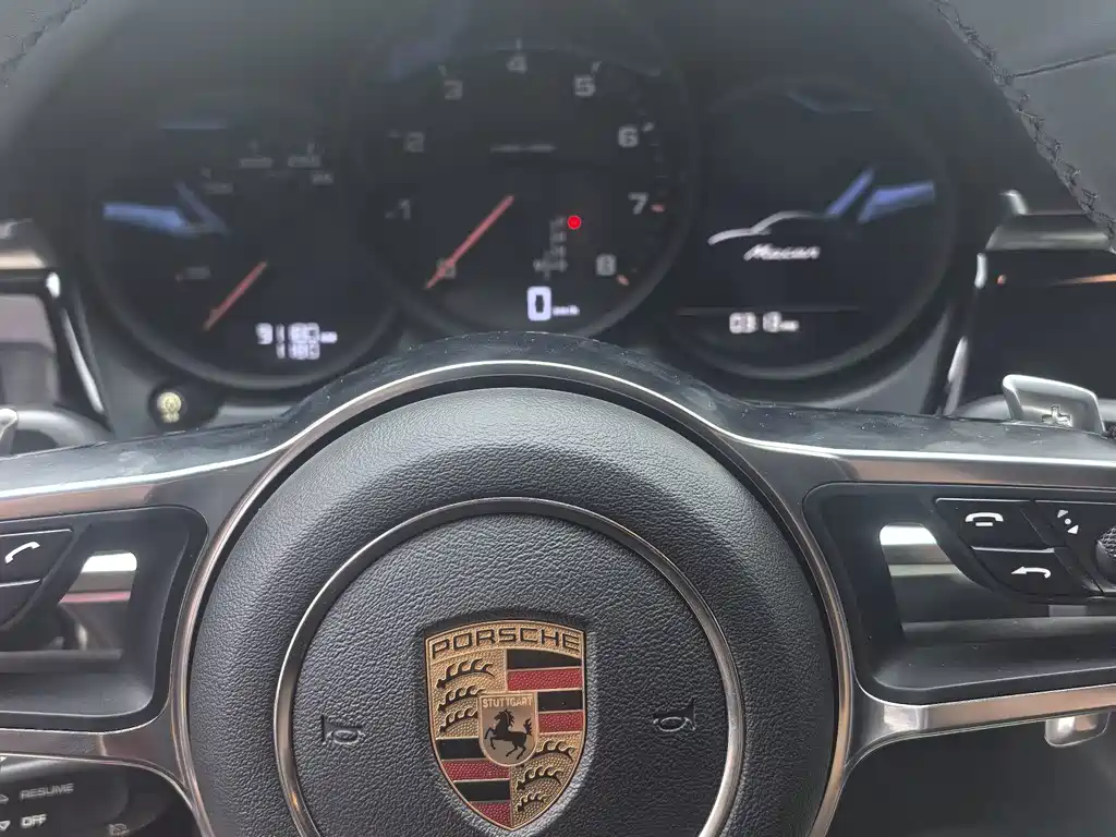 Porsche Macan — миниатюра 10