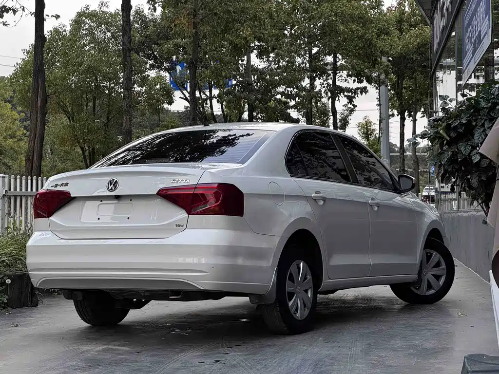 Volkswagen Jetta — миниатюра 8