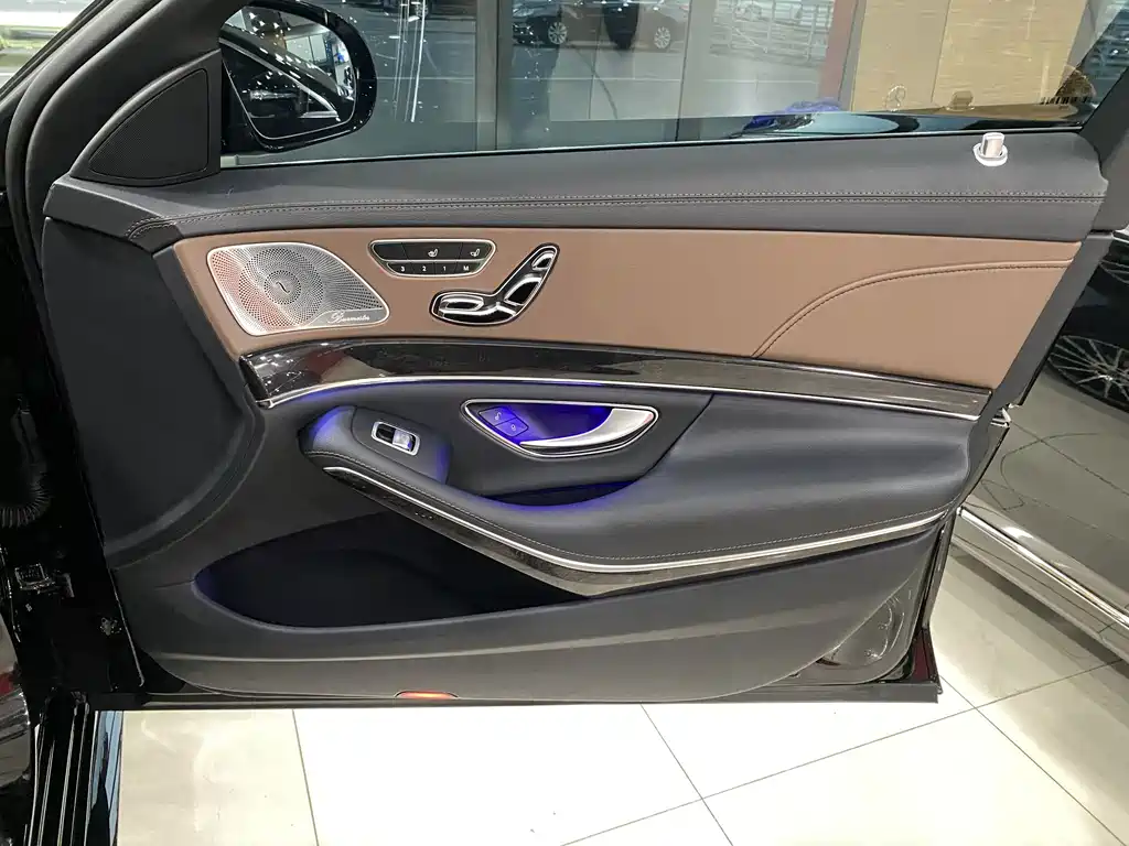 Mercedes-Benz S-Class — миниатюра 12