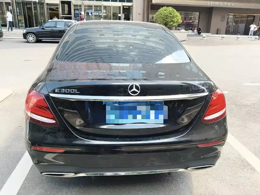 Mercedes-Benz E-Class — миниатюра 6