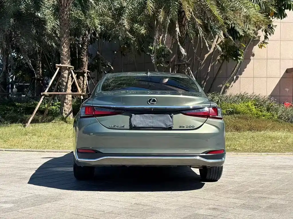 Lexus ES — миниатюра 5