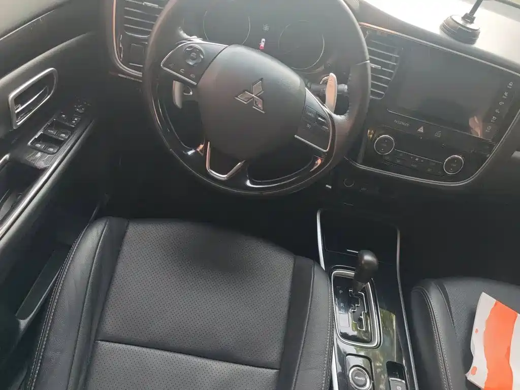 Mitsubishi Outlander — миниатюра 6