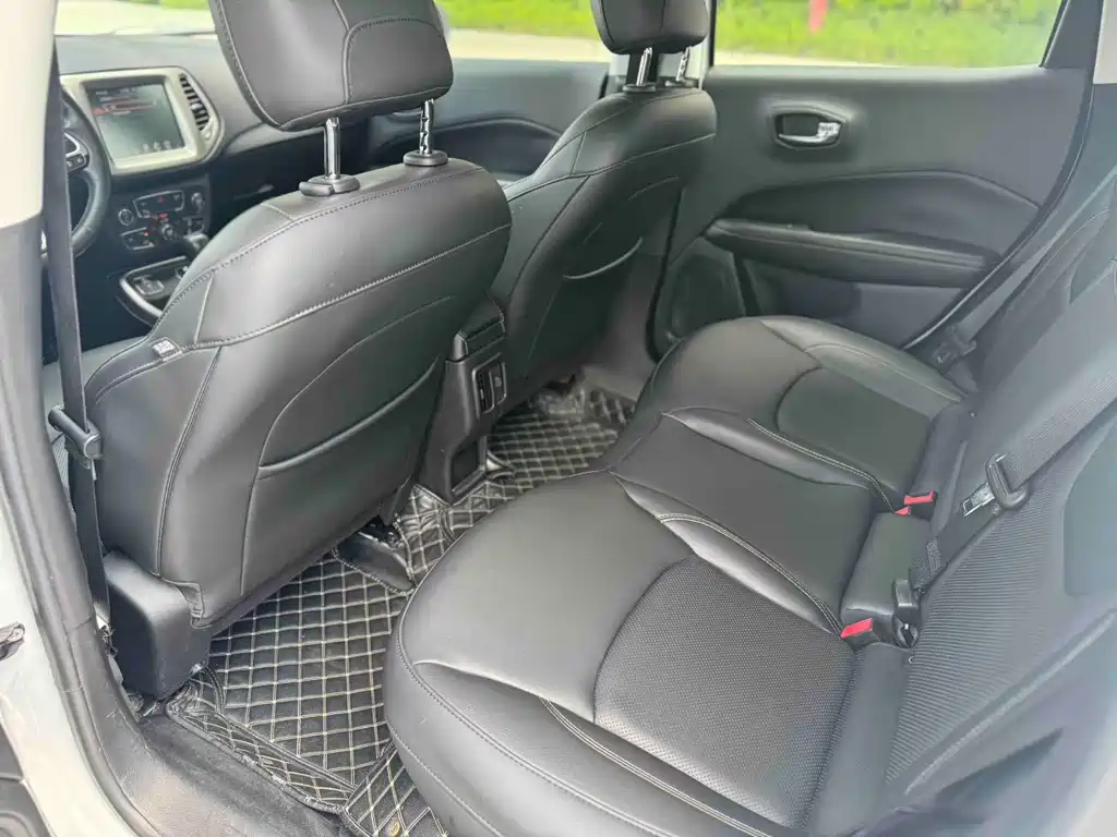 Jeep Compass — миниатюра 6
