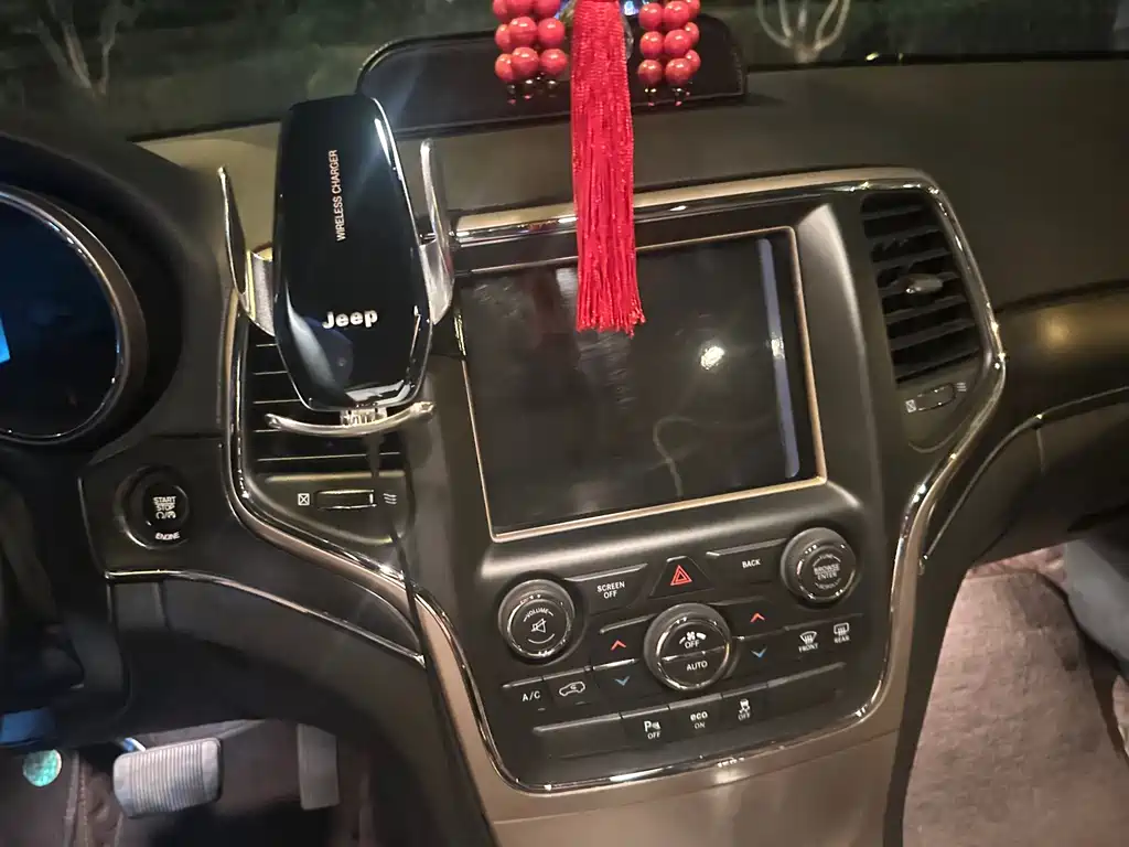 Jeep Grand Cherokee (Import) — миниатюра 10