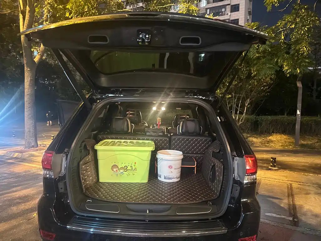 Jeep Grand Cherokee (Import) — миниатюра 12