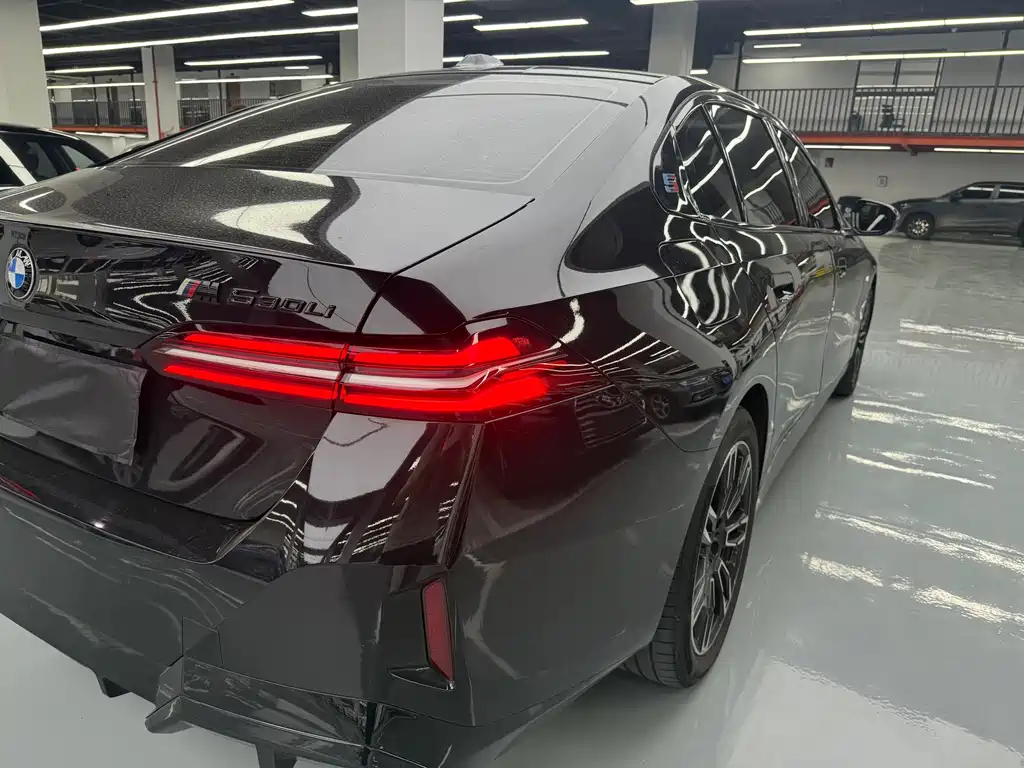 BMW 5 Series — миниатюра 27