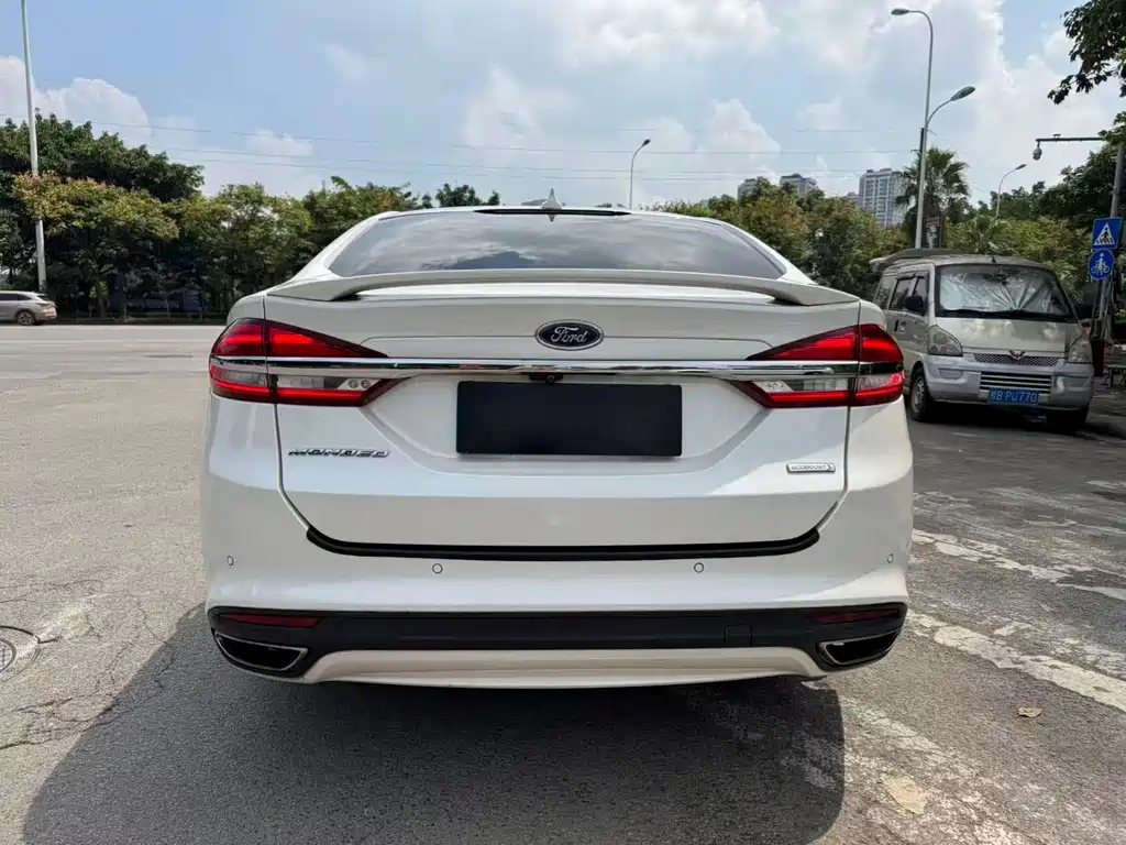 Ford Mondeo — миниатюра 8