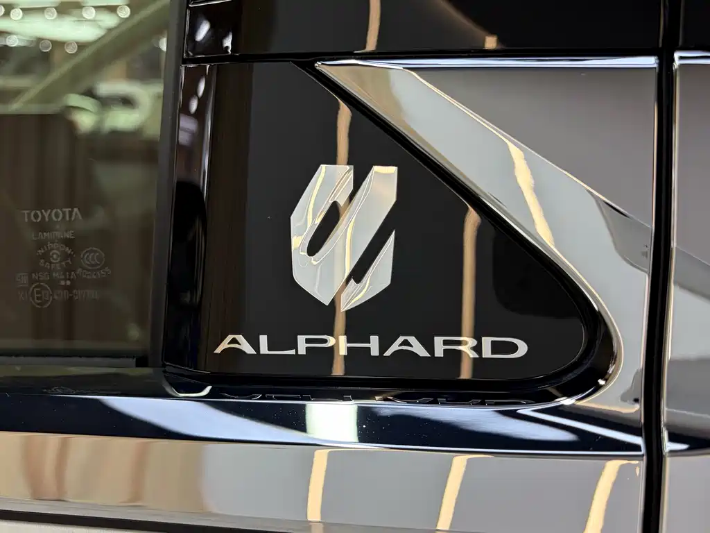 Toyota Alphard — миниатюра 8
