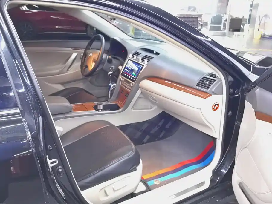 Toyota Camry — миниатюра 8