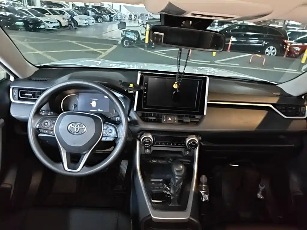 Toyota RAV4 — миниатюра 10