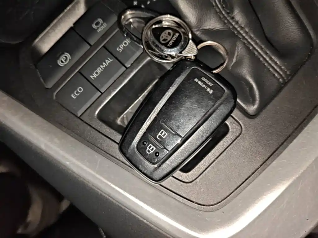 Toyota RAV4 — миниатюра 9