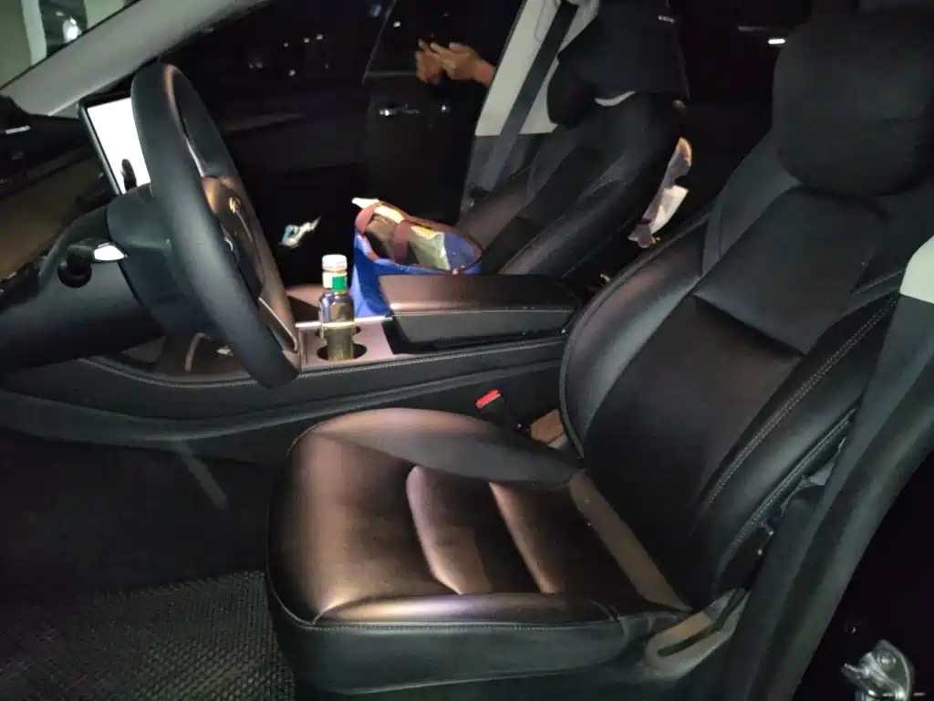 Tesla Model Y — миниатюра 11