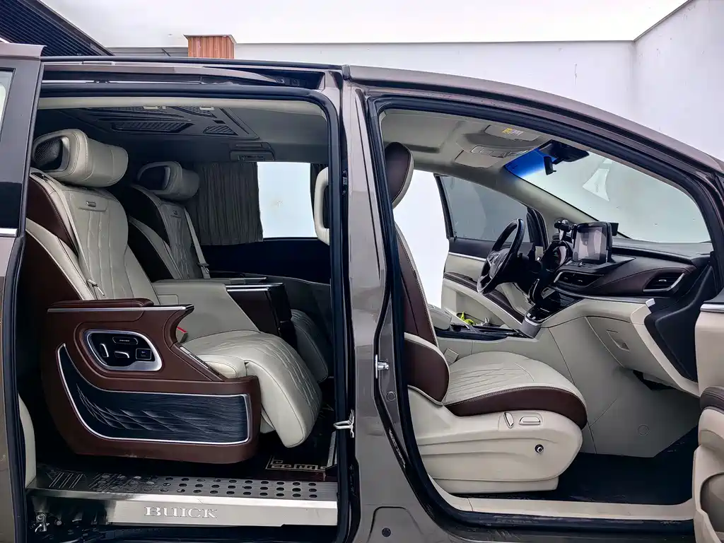 Buick GL8 — миниатюра 13