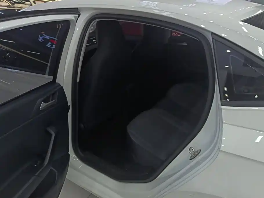 Volkswagen Lavida — миниатюра 11
